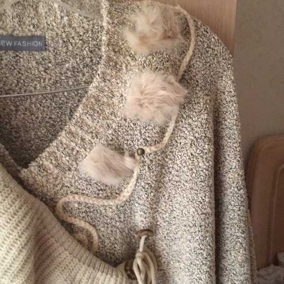 Poncho - Picture 2 of 8